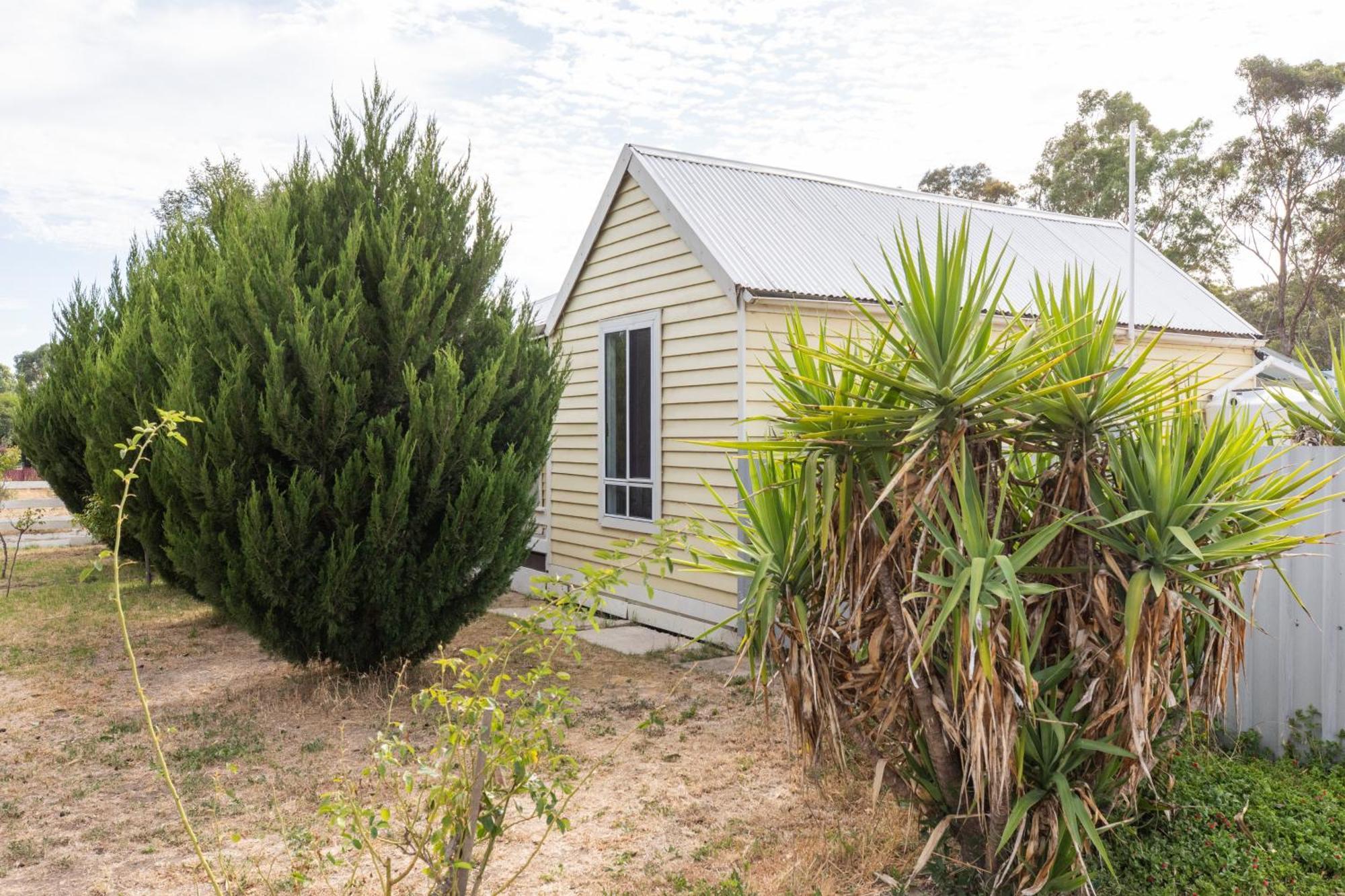 Cosy And Historical One Bedroom Apartment, 5Kms From Castlemaine, 2 Kms From The Calder Barkers Creek Exterior photo