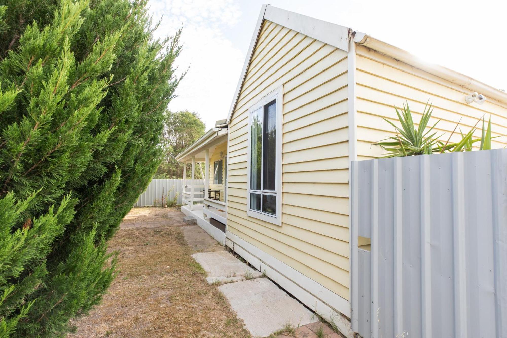 Cosy And Historical One Bedroom Apartment, 5Kms From Castlemaine, 2 Kms From The Calder Barkers Creek Exterior photo